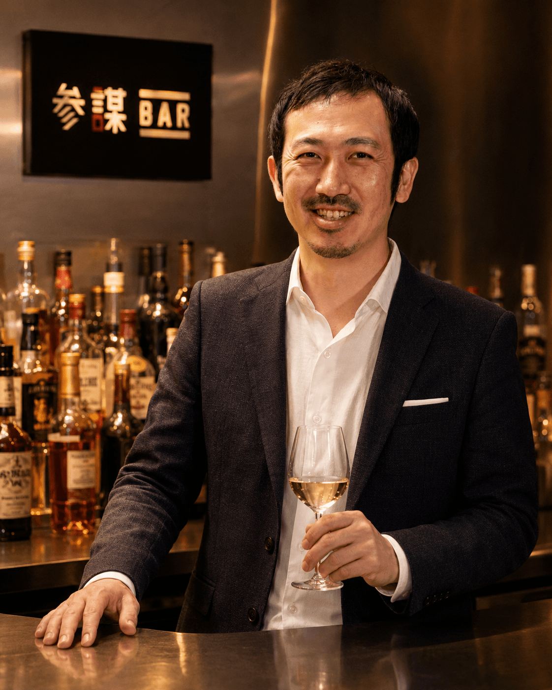 カウンターに立ち、ゲストをもてなす一日店長(参謀BAR)