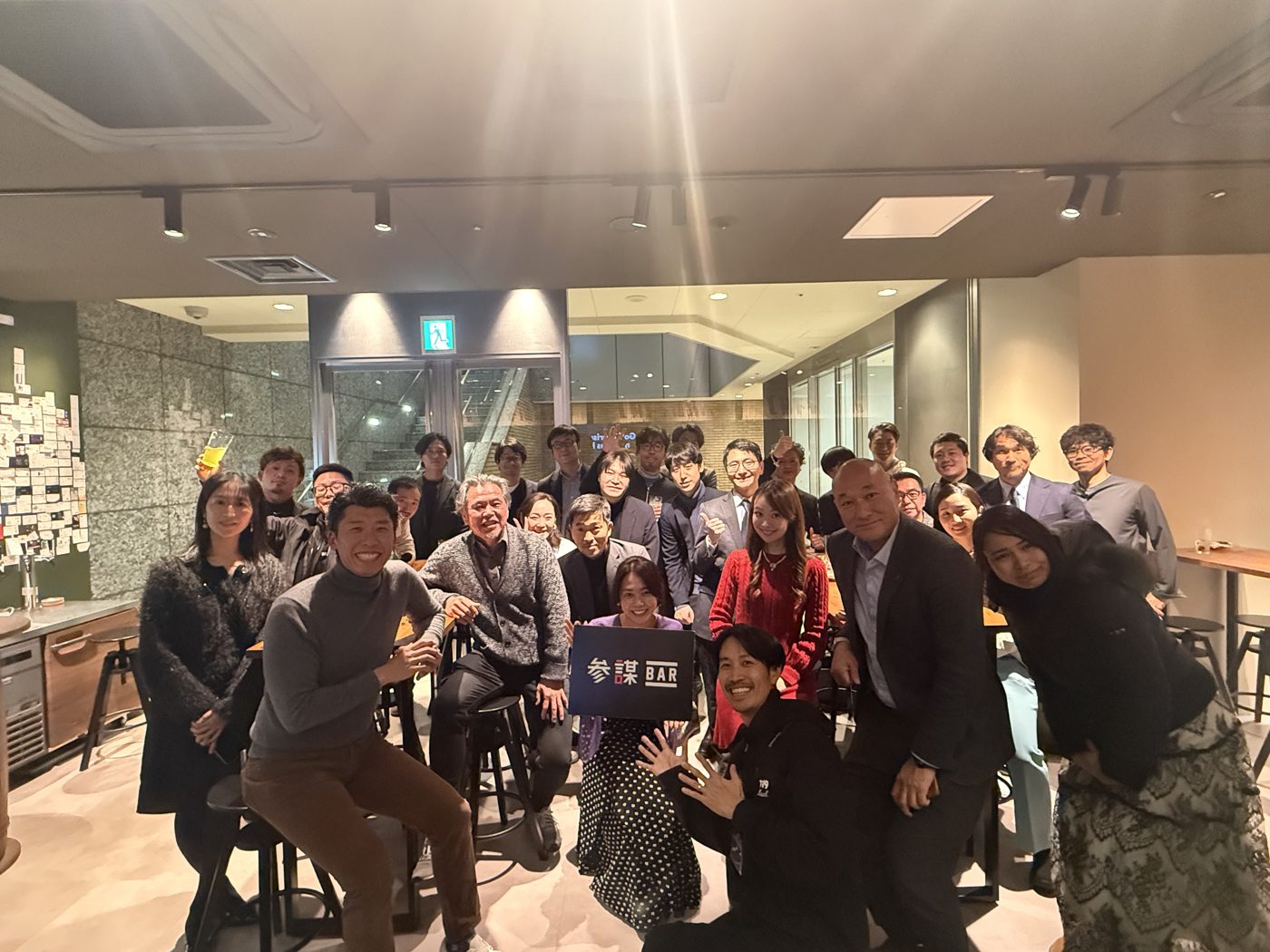 参謀BARのイベントに集まった経営者たちの集合写真