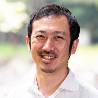 担当 新谷